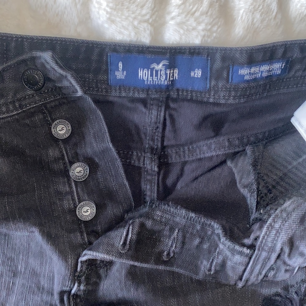 Black Hollister High Rise Mom Shorts - Picture 3 of 3